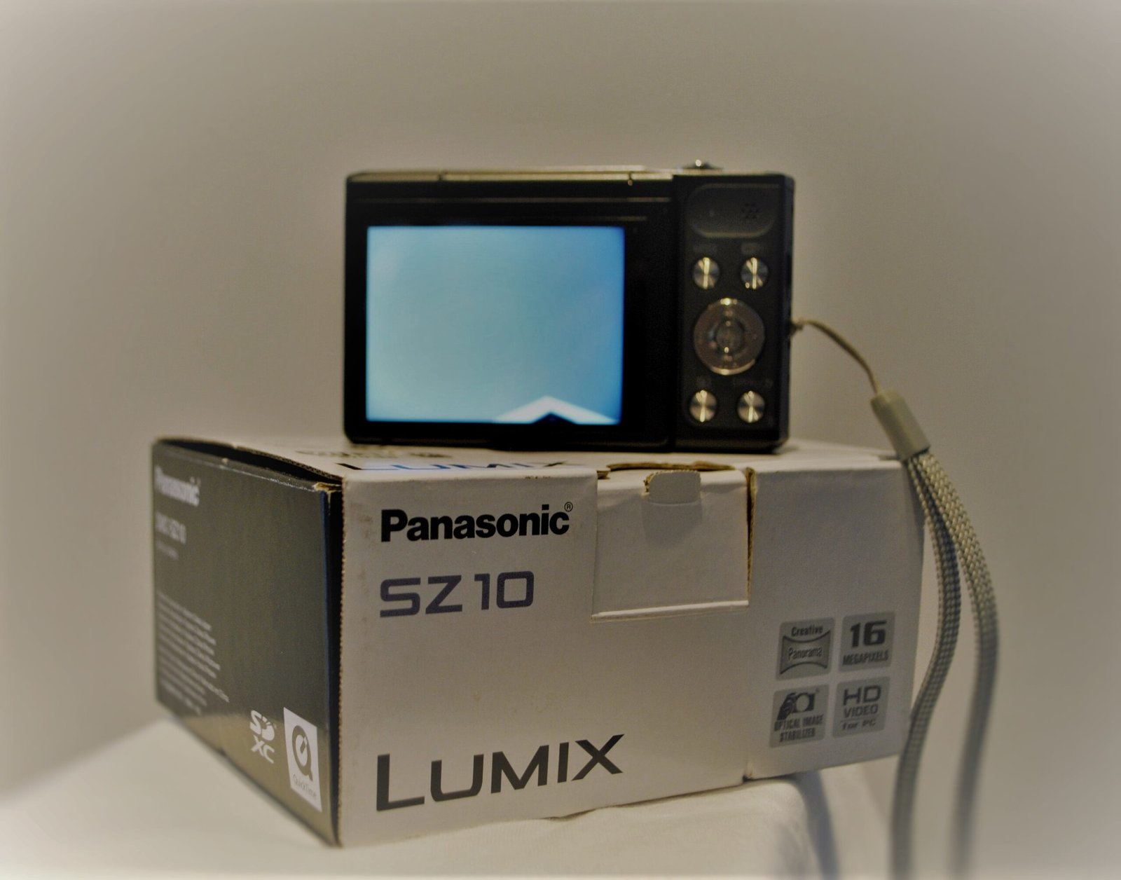 Panasonic Lumix DMC-SZ10 - Image 2