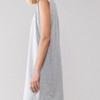 Vestido com ombreiras